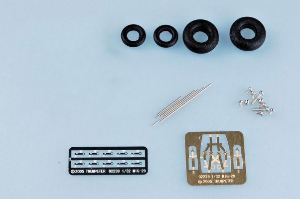 编号:02239 1/32 军用飞机系列 米格-29K“支点”战斗机