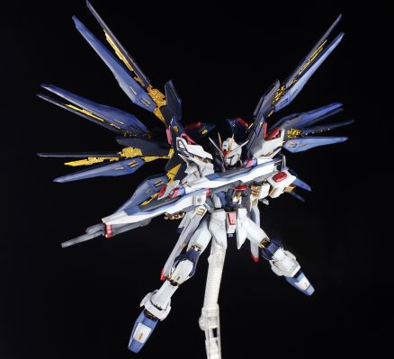 RG 1/144 强袭自由高达 ［钛金质感］