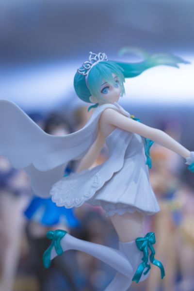 压泡面手办 初音未来 樱花未来 -抛媚眼-