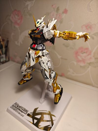 METAL BUILD  机动战士高达SEED ASTRAY  异端高达金色机（新生强袭版）
