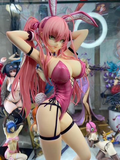 粉色双马尾兔女郎