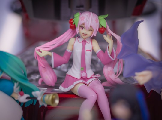 压泡面手办 初音未来 樱花未来 -抛媚眼-