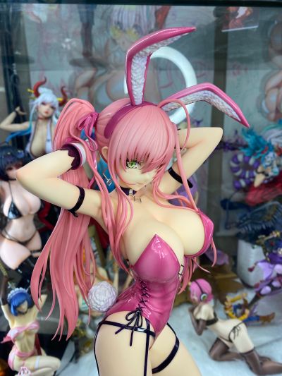粉色双马尾兔女郎