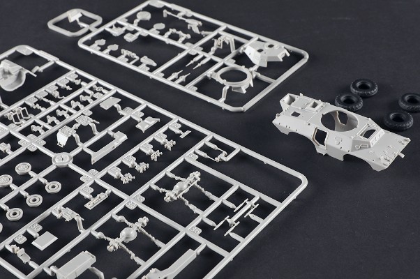 编号:07441 1/35 装甲车辆系列 美国V-150型轮式装甲车20mm炮塔型