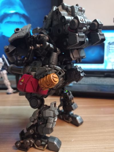 钢骨H09格斗机甲 银色守卫者