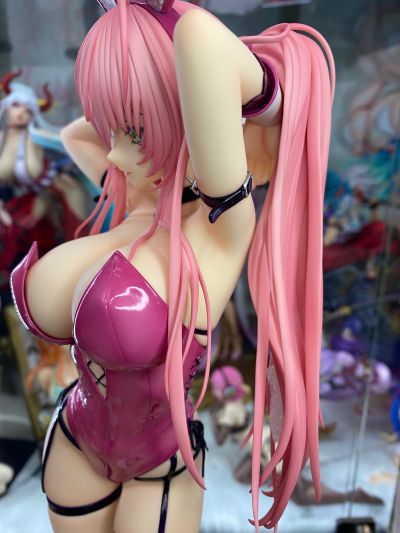 粉色双马尾兔女郎