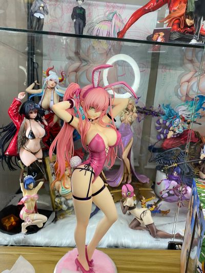 粉色双马尾兔女郎