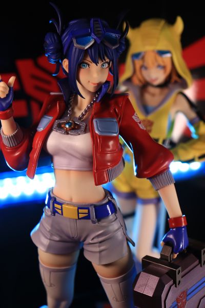 美少女雕像 变形金刚  大黄蜂