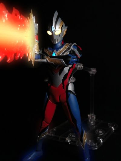 S.H.Figuarts 特利迦奥特曼 真特利迦