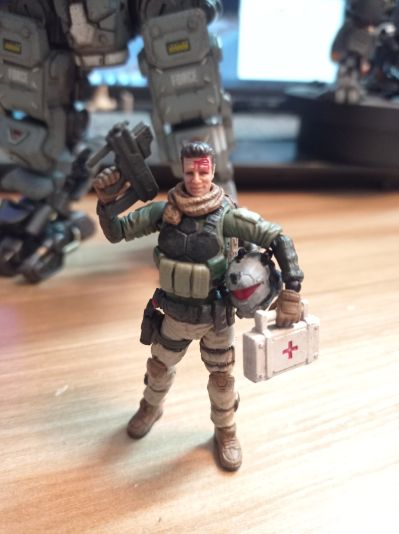 钢骨H09格斗机甲 银色守卫者