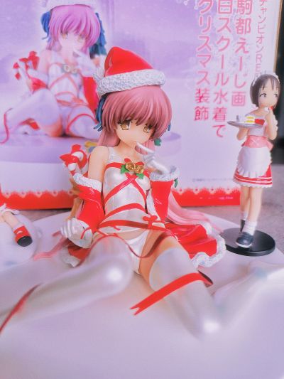 白色学校泳装圣诞装饰