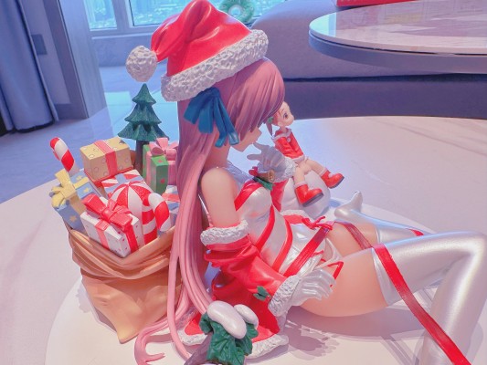 白色学校泳装圣诞装饰