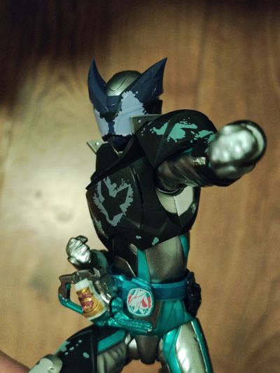 S.H.Figuarts 假面骑士艾比尔 蝙蝠基因 / 胡狼基因