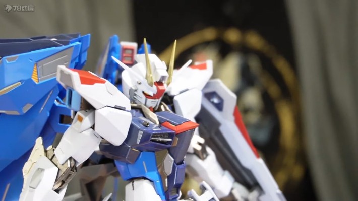 METAL BUILD   自由高达 概念2 雪耀配色版