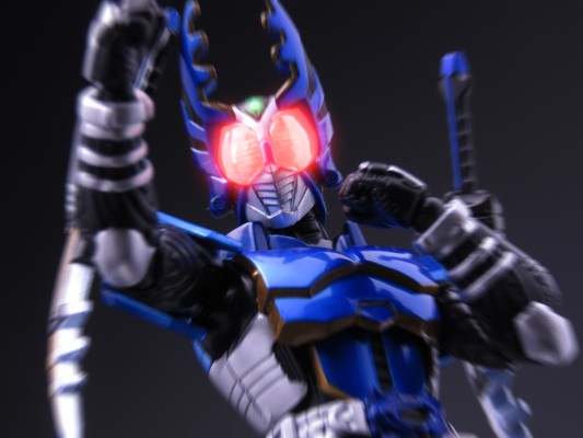 S.H.Figuarts 假面骑士钢斗王