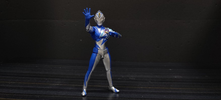 S.H.Figuarts 德凯奥特曼 奇迹型