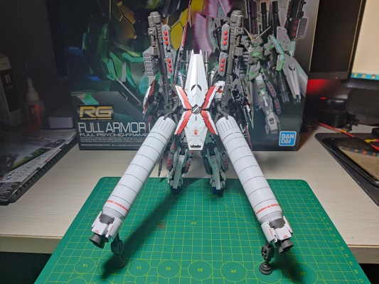 RG 1/144  全装独角兽高达
