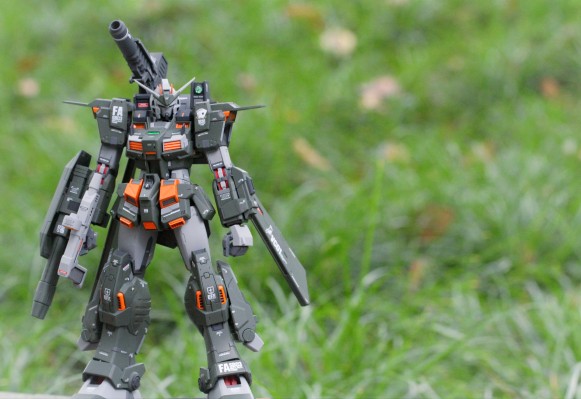 MG 1/100 兴风者高达