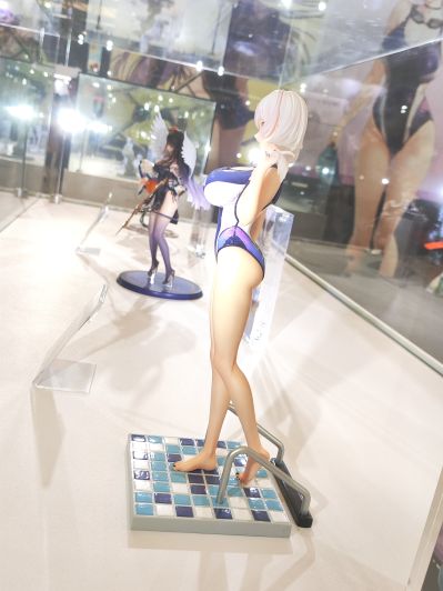 泳装少女罗芙瓦 ~夏天的味道就是游泳池的味道~