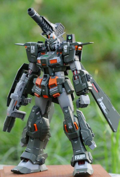 MG 1/100 兴风者高达