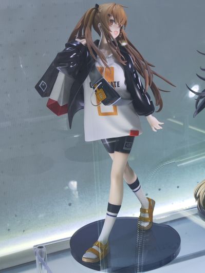 少女前线  UMP9 蜜蜂的膝盖