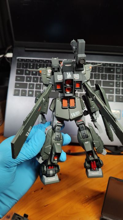 MG 1/100 兴风者高达