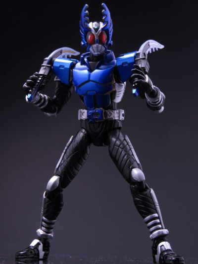 S.H.Figuarts 假面骑士钢斗王