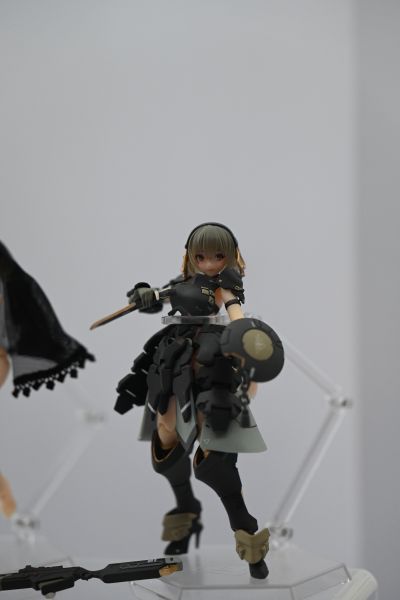 正面装甲少女 维多莉亚