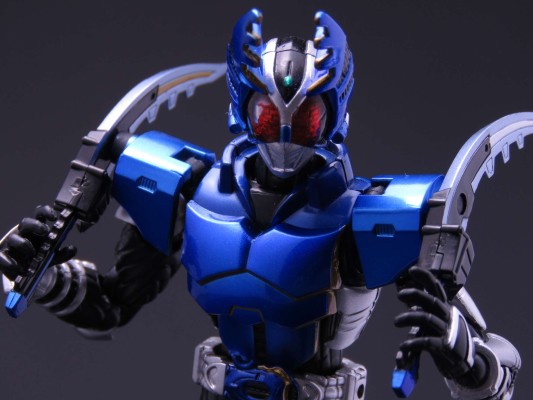 S.H.Figuarts 假面骑士钢斗王