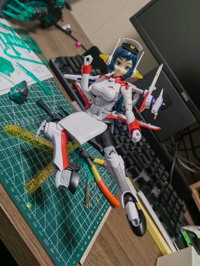 HG 1/144 高达创战者 罗安格凛子太太 大天使号 高达