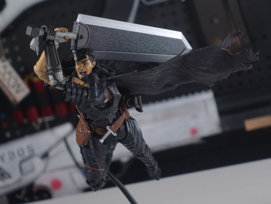 S.H.Figuarts 剑风传奇 格斯（狂战士盔甲）