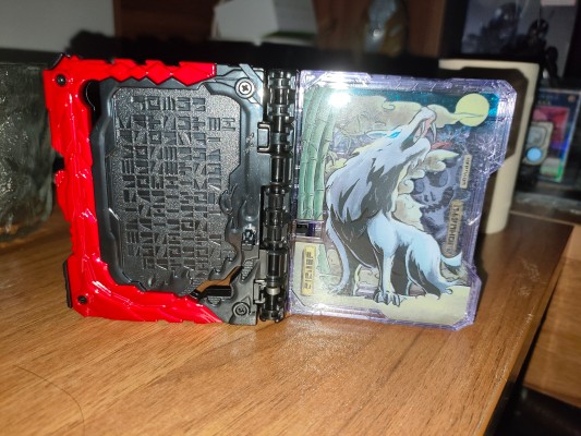 假面骑士圣刃系列 DX黑岚剑漆黑纹章+骸骨忍者传奇幻驱动书