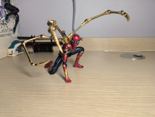 S.H.Figuarts  钢铁蜘蛛侠（蜘蛛侠：英雄无归）