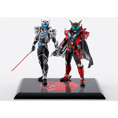 S.H.Figuarts（真骨雕制法）假面骑士蛇牙+假面骑士暗黑月骑