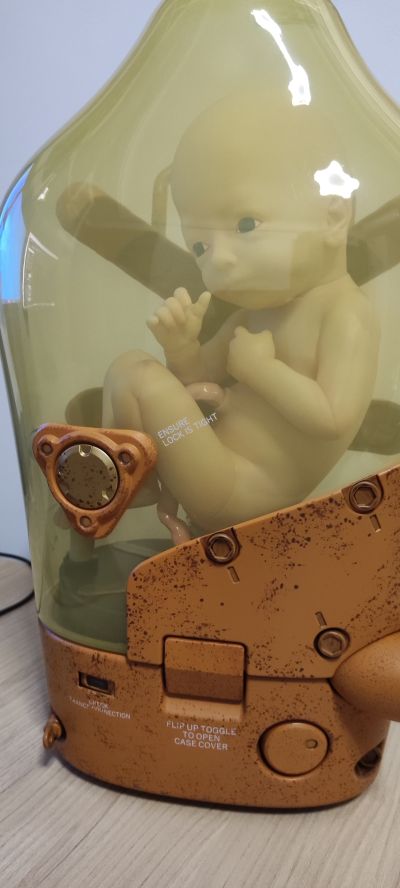 死亡搁浅 育婴仓 “赞”