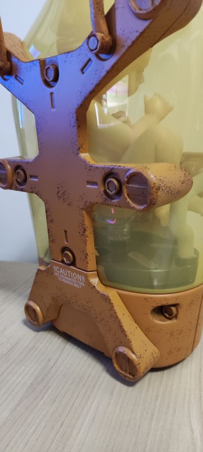 死亡搁浅 育婴仓 “赞”