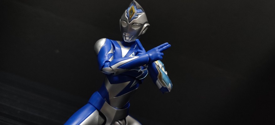 S.H.Figuarts 德凯奥特曼 奇迹型