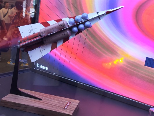 新世纪福音战士新剧场版：破 再使用型多段式有人宇宙往还机 UN式样