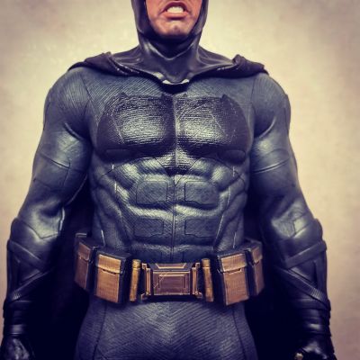 MMS417 蝙蝠侠大战超人：正义黎明 装甲蝙蝠侠 (战损版)