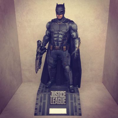 MMS417 蝙蝠侠大战超人：正义黎明 装甲蝙蝠侠 (战损版)