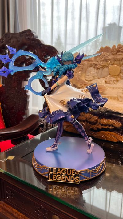 英雄联盟 灵罗娃娃 格温