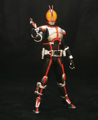 S.H.Figuarts 假面骑士555 机动摩托人