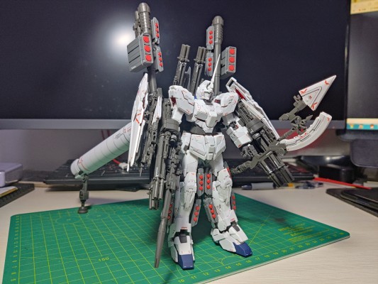 RG 1/144  全装独角兽高达