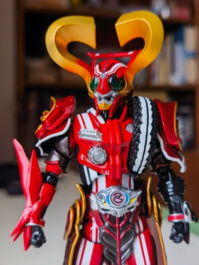 S.H.Figuarts  驰骑外传：假面骑士马赫 / 假面骑士心骑 假面骑士心骑 奇迹型