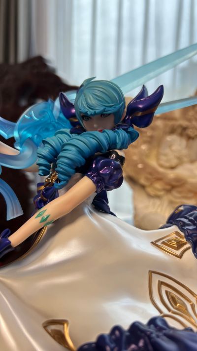 英雄联盟 灵罗娃娃 格温