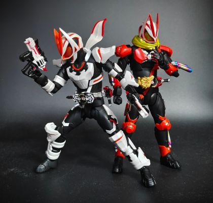 S.H.Figuarts    假面骑士极狐 推进器马格南形态+火旺形态配件包