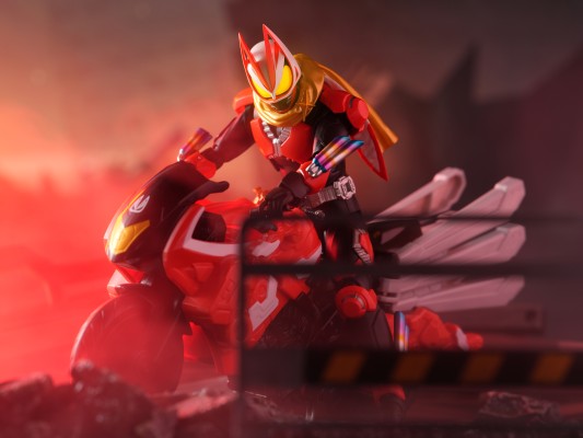 S.H.Figuarts    假面骑士极狐 推进器马格南形态+火旺形态配件包