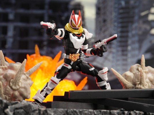 S.H.Figuarts    假面骑士极狐 推进器马格南形态+火旺形态配件包