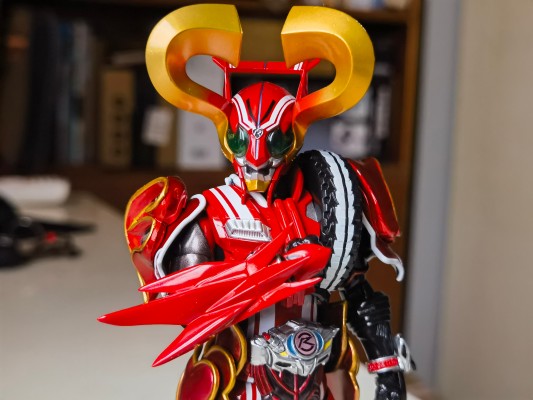 S.H.Figuarts  驰骑外传：假面骑士马赫 / 假面骑士心骑 假面骑士心骑 奇迹型