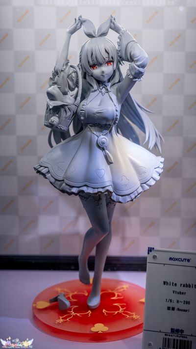 白色兔子